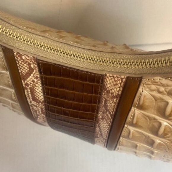 Brahmin Tabitha leather shoulder bag in a light gold or natural croc-e - Picture 4 of 10